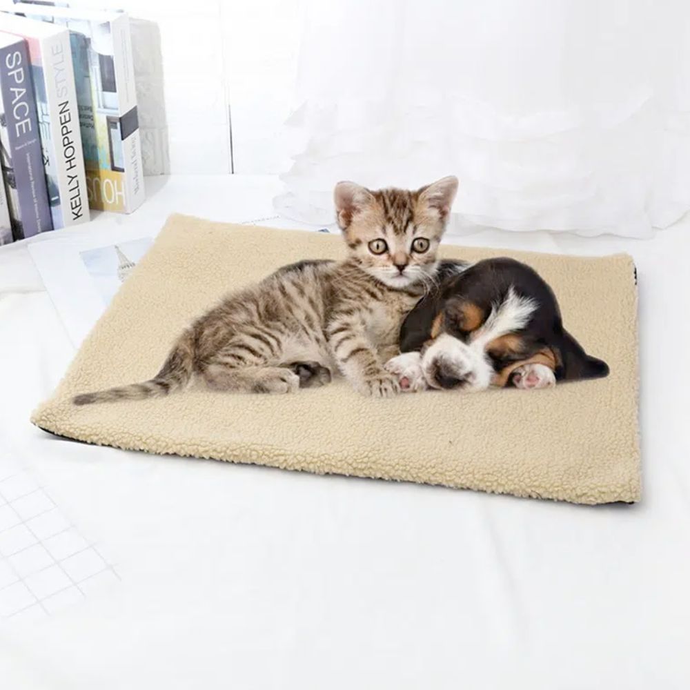 Self-Warming Fleece Pet Mat – Non-Electric, Cozy & Machine Washable